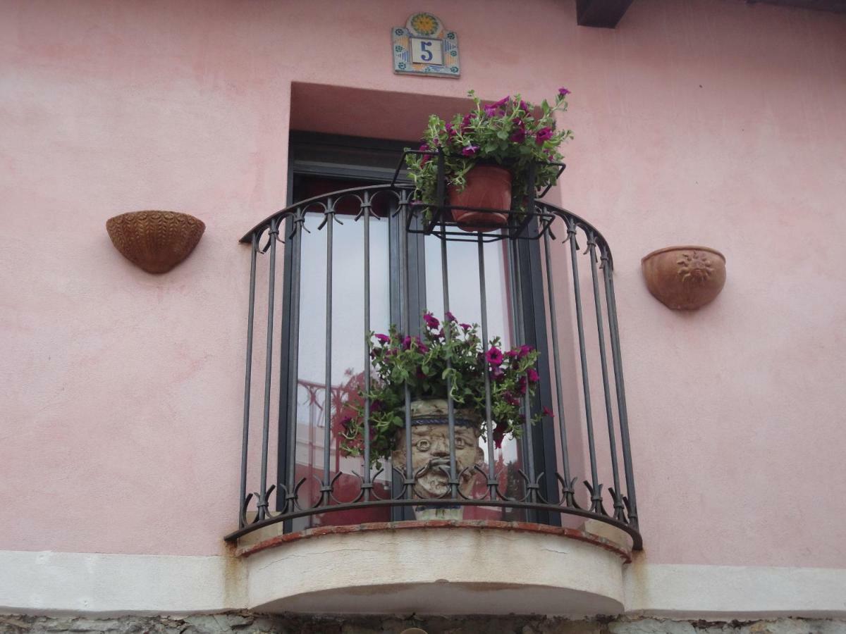 Invito Al Viaggio Bed & Breakfast Giardini Naxos Luaran gambar