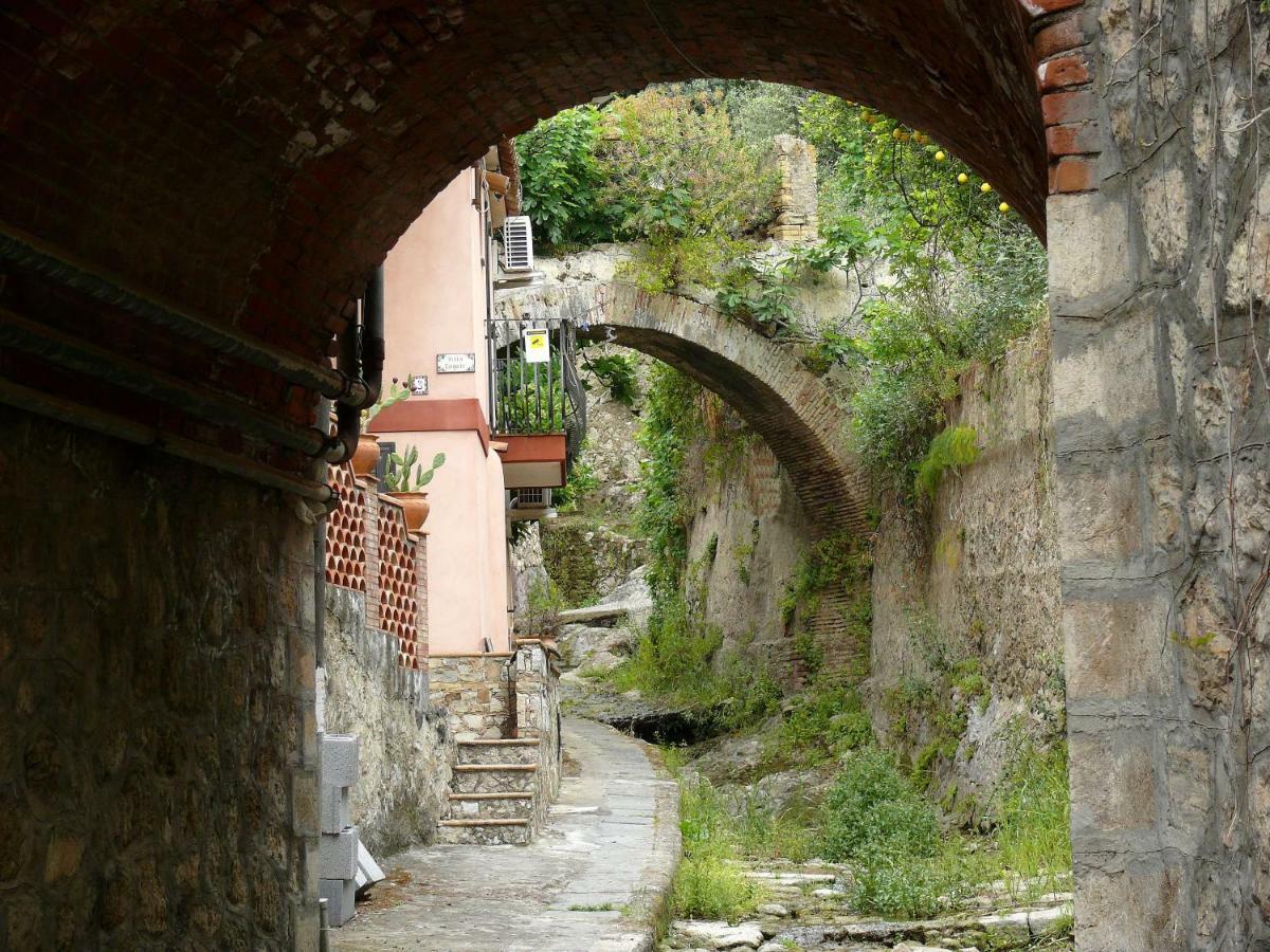 Invito Al Viaggio Bed & Breakfast Giardini Naxos Luaran gambar